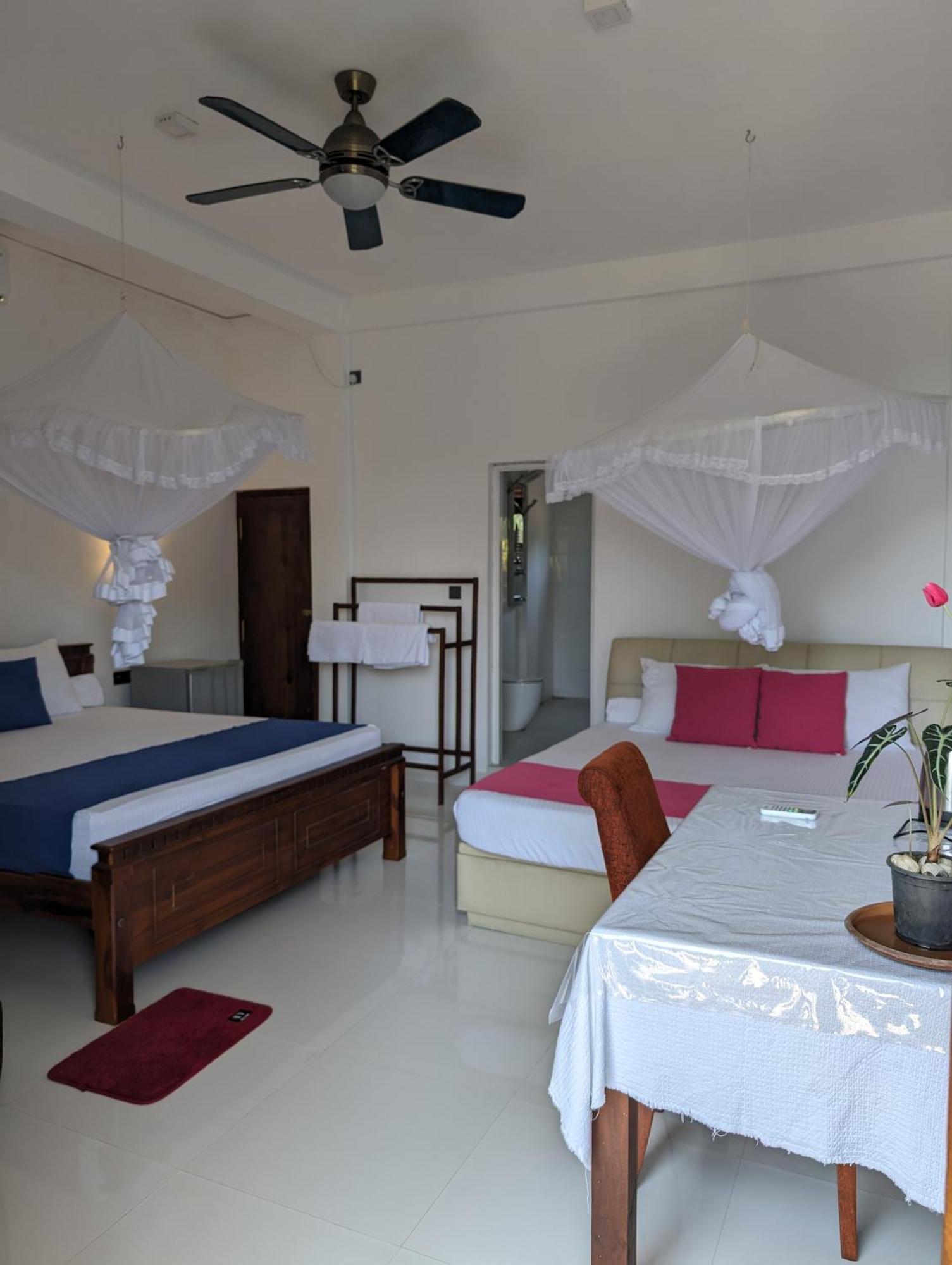 Sea Bay Inn Tangalle Room photo