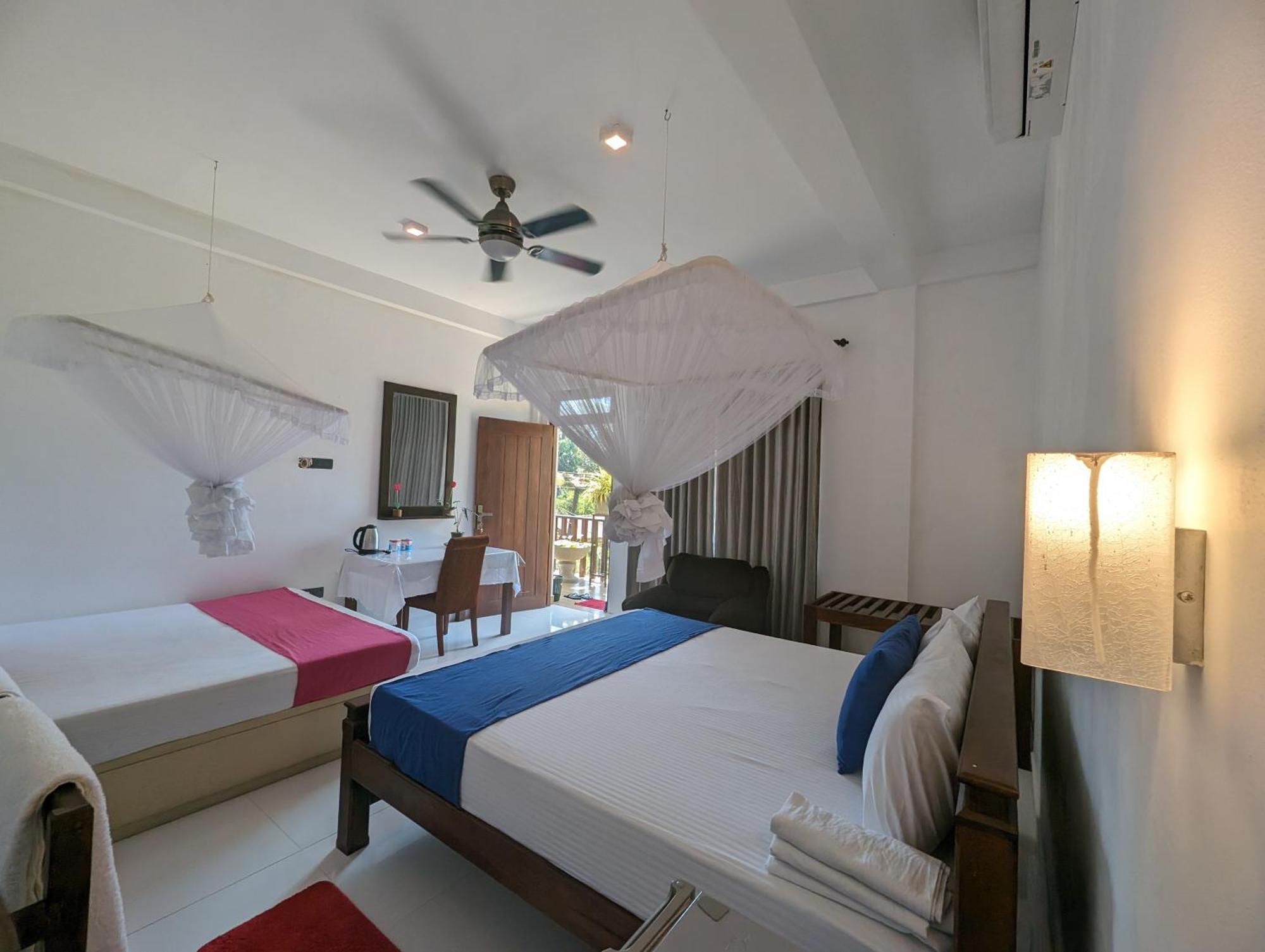 Sea Bay Inn Tangalle Room photo